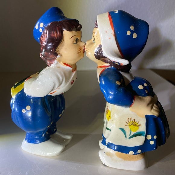 Kitchen | Vintage 5s Dutch Boy Girl Kissing Couple Salt Pepper Shakers ...